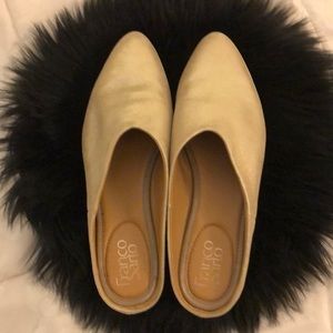Franco Sarto Slides - metallic gold - size 8.